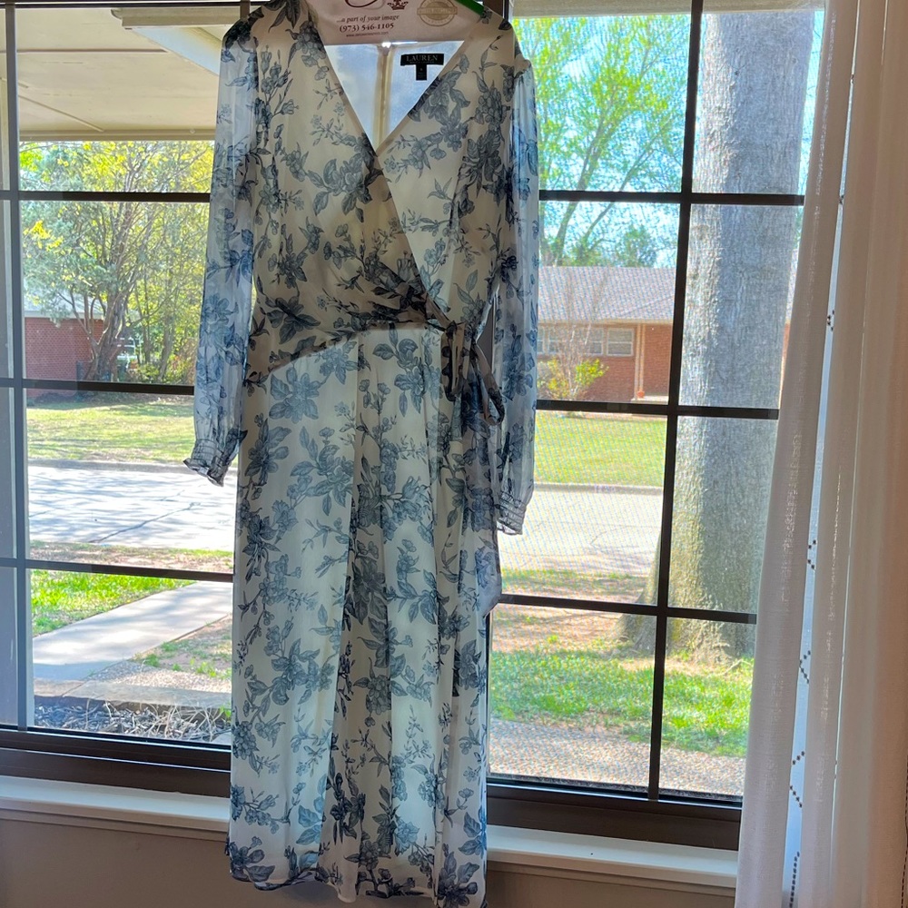 Worn ONCE Lauren Blue & White Floral Flattering Wrap Dress, great quality